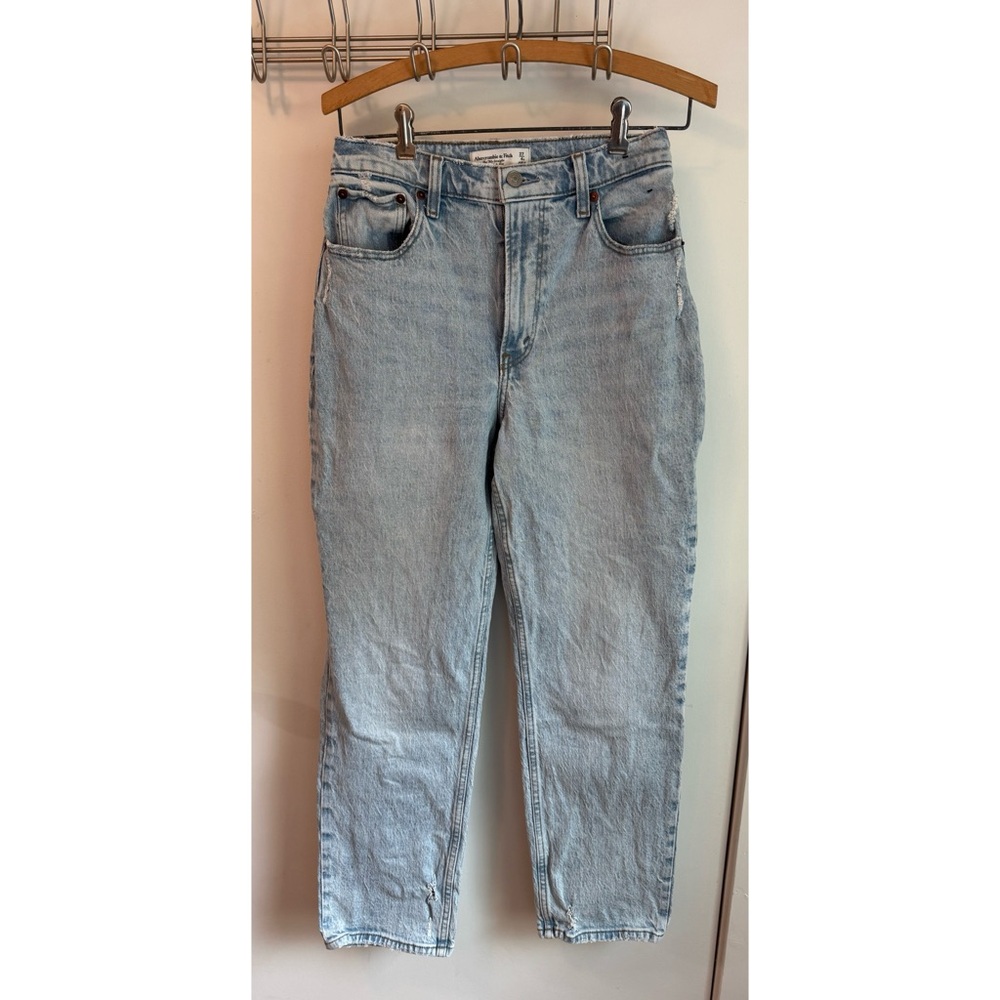 Abercrombie Curve Love Ultra High Rise 90s Straight Jean, 27 short, light wash